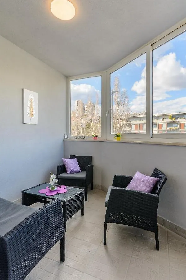 Fairytale Apartment Split